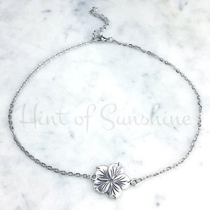 NWT super cute tropical flower choker